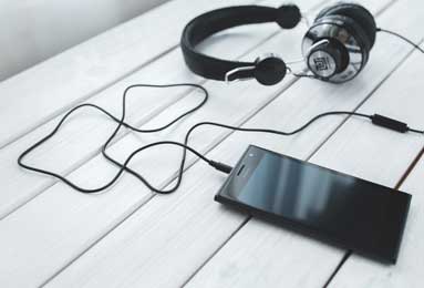 足坛悲喜夜，拜仁2:2被汉堡逼平，切尔西让二追三，阿森纳4:0大胜